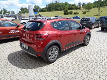 Car image 5