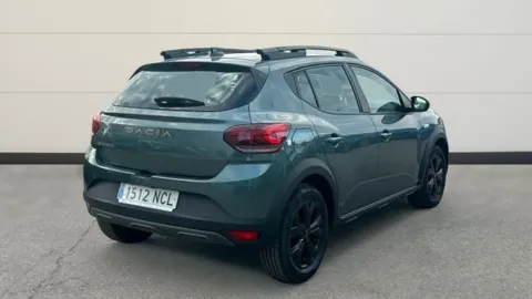 Car image 3