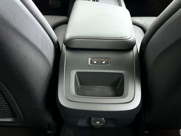 Car image 36