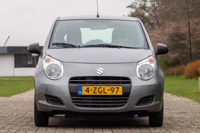 Car image 4