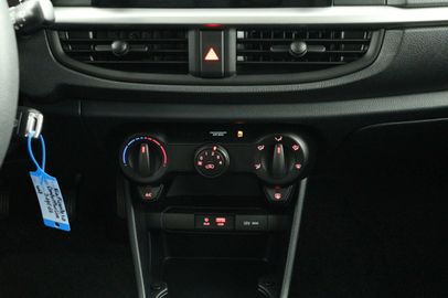 Car image 30