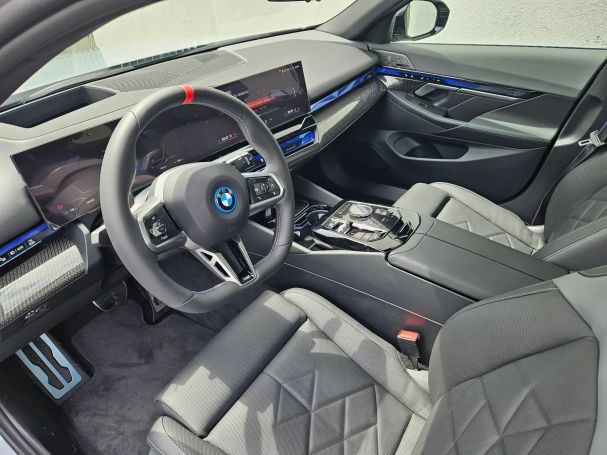 BMW i5 M60 xDrive 440 kW image number 12