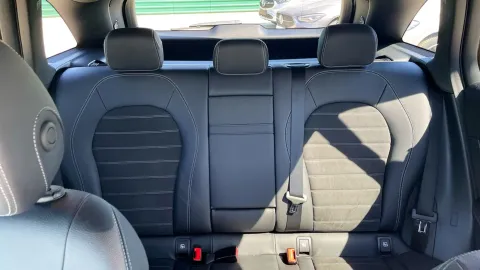 Car image 27