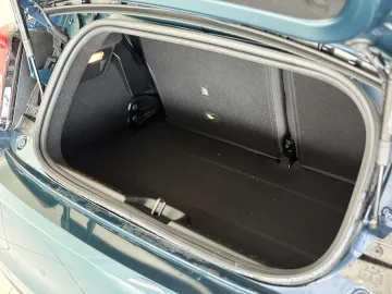 Car image 32