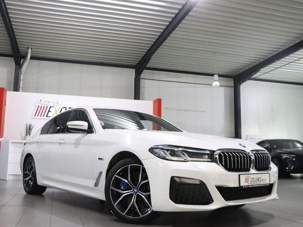 BMW 545 e xDrive 290 kW image number 2