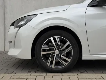 Car image 22