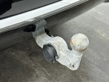 Car image 43