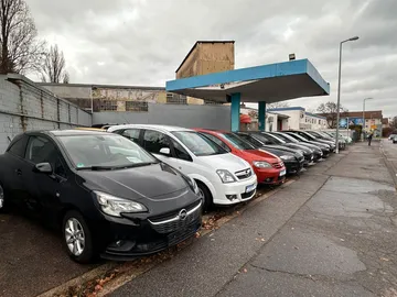 Car image 26