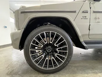 Car image 30