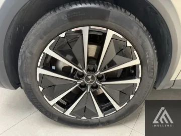 Car image 30