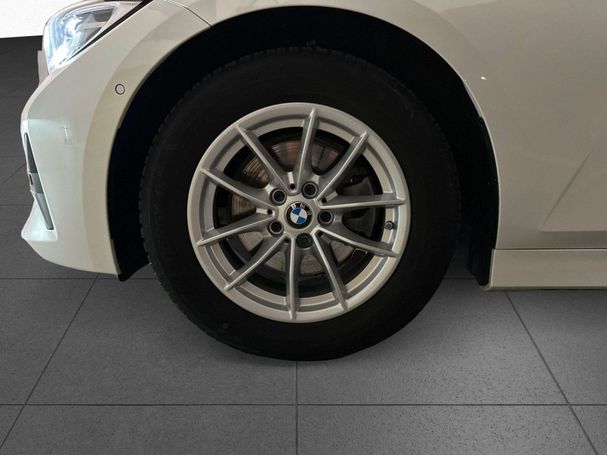 BMW 320i Sport Line 135 kW image number 14