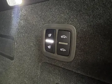 Car image 36