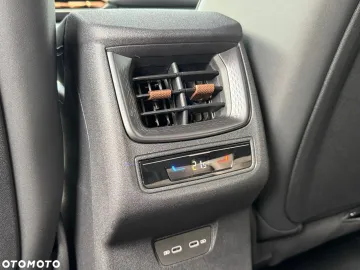 Car image 40
