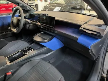 Car image 30