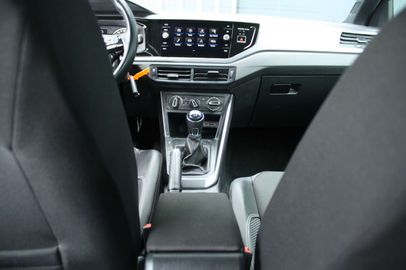 Car image 31