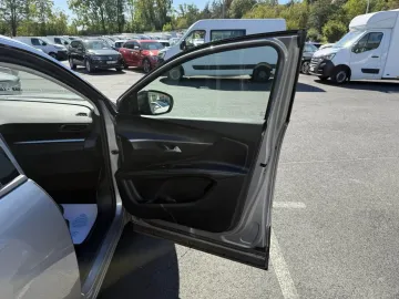 Car image 35