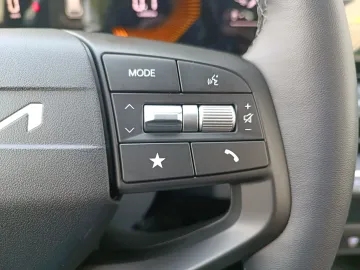 Car image 32