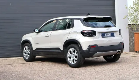 Car image 5