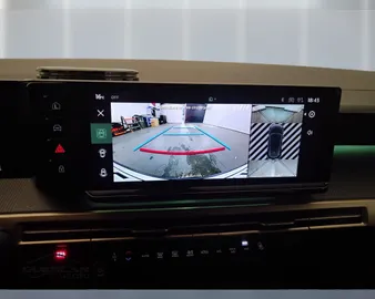 Car image 15
