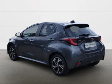Car image 4