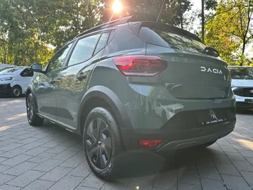 Car image 25