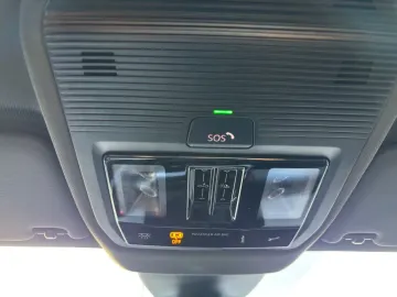 Car image 32