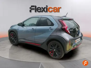 Car image 3