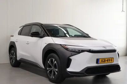 Car image 2