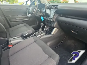 Car image 26