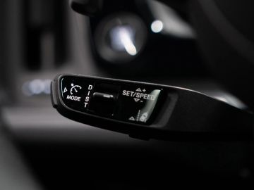 Car image 36