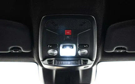 Car image 26