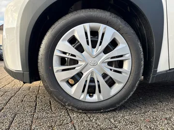 Car image 15