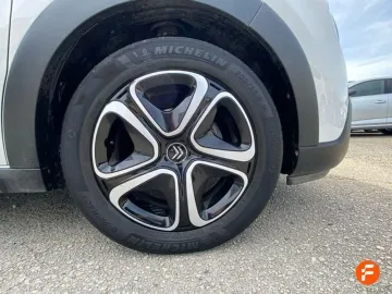 Car image 25