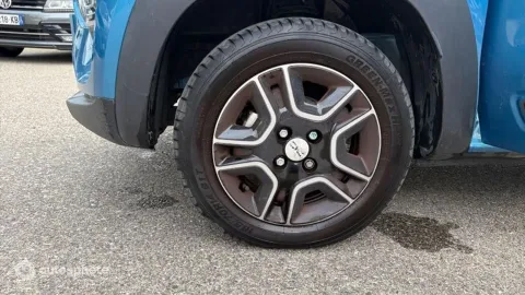 Car image 20