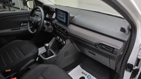 Car image 19