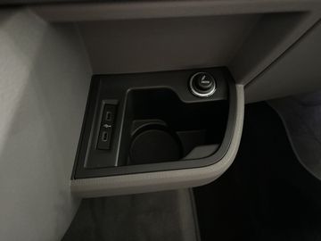 Car image 33