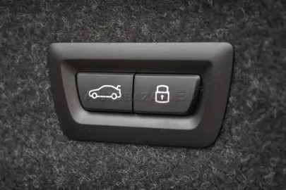 Car image 70