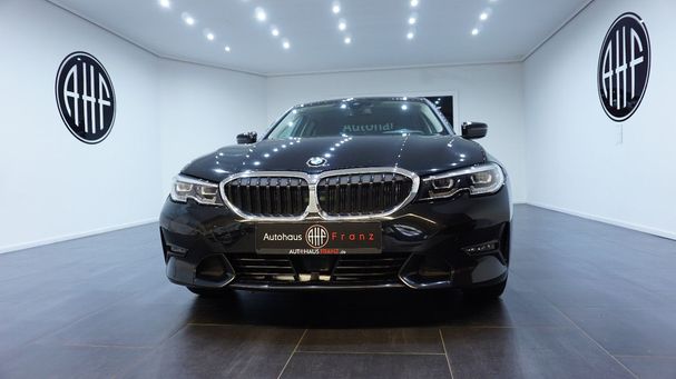 BMW 320i 135 kW image number 2