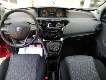 Car image 12