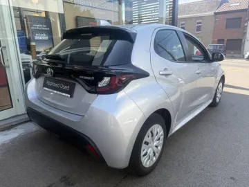Car image 4