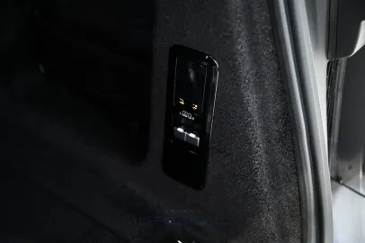 Car image 48