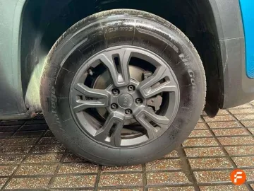 Car image 26
