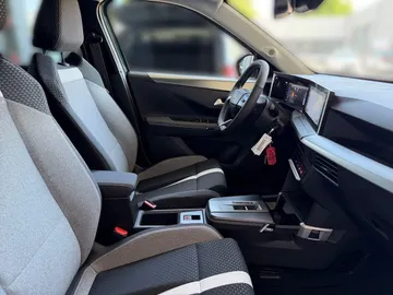 Car image 28