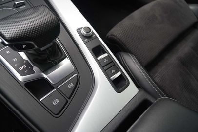 Car image 37