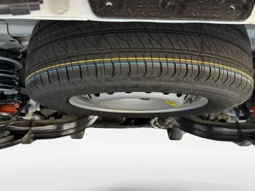 Car image 30