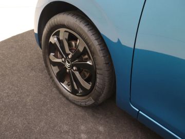 Car image 27