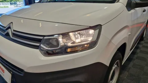 Car image 38