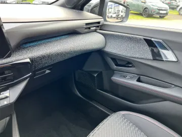 Car image 32
