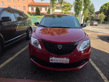 Car image 3