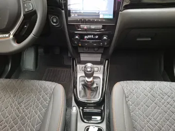 Car image 13